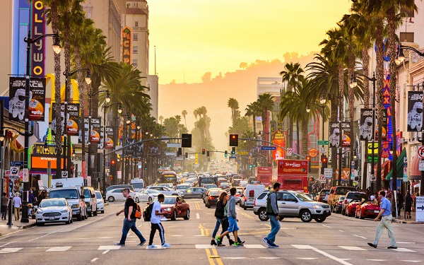 Los,Angeles,,California,-,March,1,,2016:,Traffic,And,Pedestrians