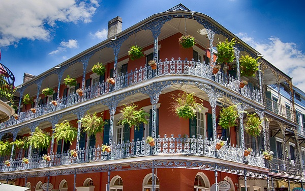 Old,New,Orleans,Building,With,Balconies