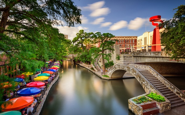 San,Antonio,,Texas,,Usa,Cityscape,At,The,Riverwalk.